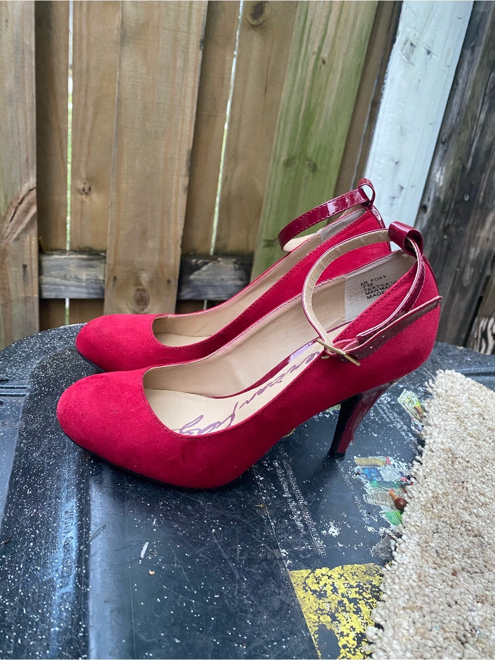 Heels - Picture 2 of 2